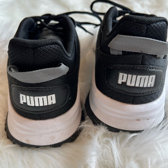 Men’s 9 black Puma sneakers - Picture 4 of 7